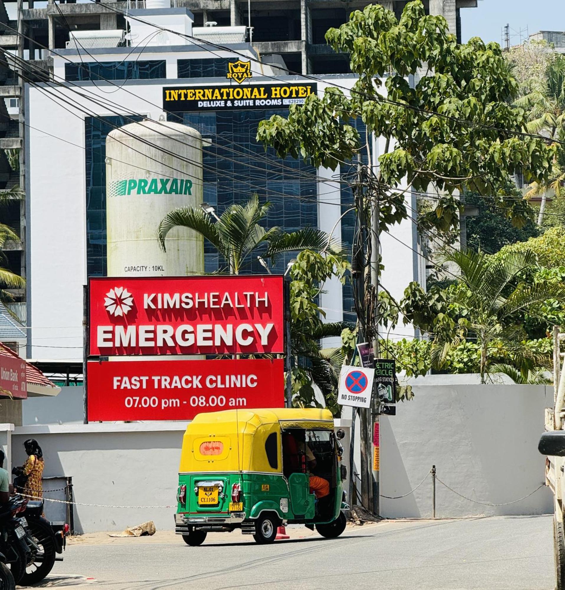 Royal International Hotel Trippapur Exteriör bild